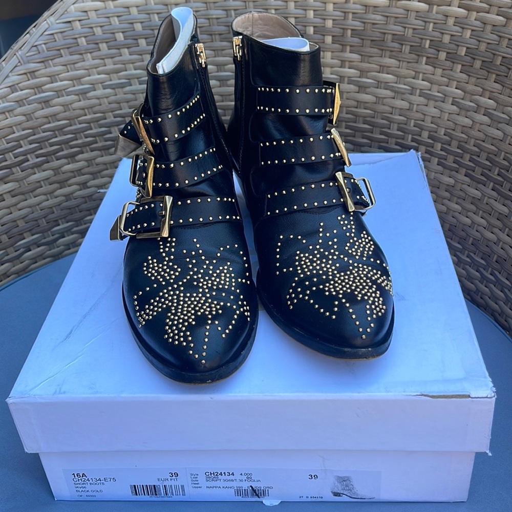 Chloe short boots in black gold